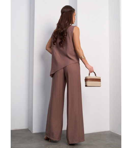 Коричневый льняной костюм с ассиметричным топом