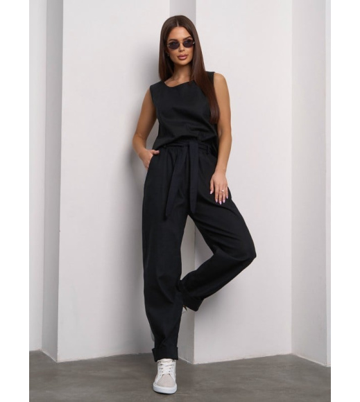 Льняной брючный костюм черного цвета с топом