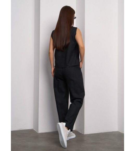 Льняной брючный костюм черного цвета с топом