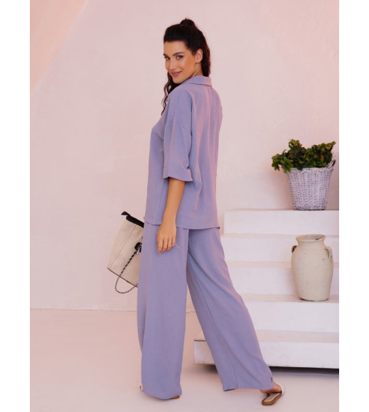 Серый брючный текстурированный костюм