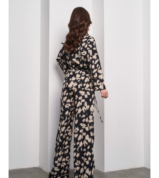 Черно-бежевый костюм-кимоно с принтом