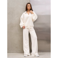 Молочный ангоровый костюм с V-образной горловиной