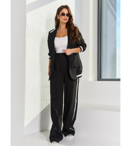 Черный брючный костюм в стиле спорт шик