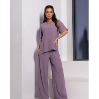 Темно-сиреневый костюм с V-образной горловиной