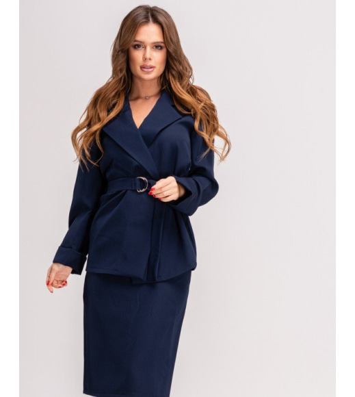 Темно-синий деловой костюм с пиджаком и юбкой