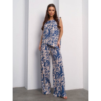 Синий принтованный костюм с асимметричным топом