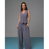 Серый брючный костюм с жилетом