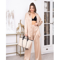 Бежевый шелковый костюм в пижамном стиле