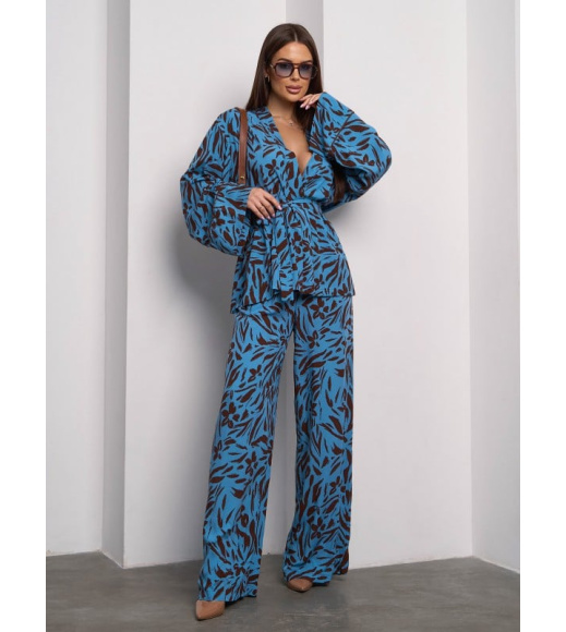 Бирюзовый брючный костюм с блузой на запах