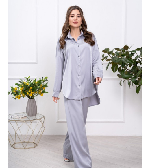 Серый шелковый костюм в пижамном стиле