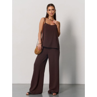 Темно-коричневый брючный костюм с топом на бретельках