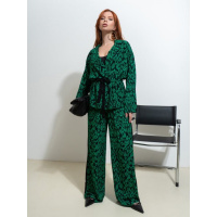 Зеленый принтованный костюм-кимоно с лампасами