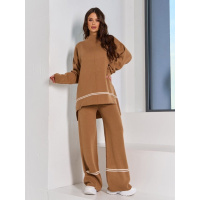 Бежевый брючный полушерстяной костюм с полосками