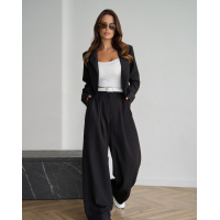 Черный брючный костюм с укороченным жакетом