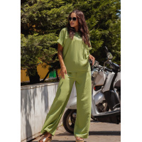 Оливковый свободный брючный костюм с футболкой
