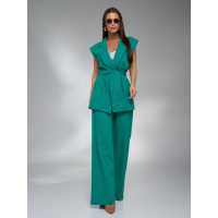 Зеленый льняной костюм с удлиненным жилетом