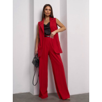 Красный брючный костюм с удлиненной жилеткой