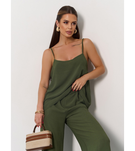 Брючный костюм цвета хаки с топом на бретельках