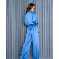 Шелковый голубой костюм в пижамном стиле