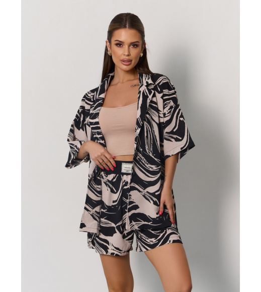 Черно-бежевый костюм со свободной рубашкой и шортами