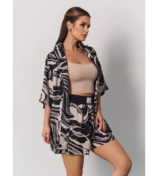 Черно-бежевый костюм со свободной рубашкой и шортами