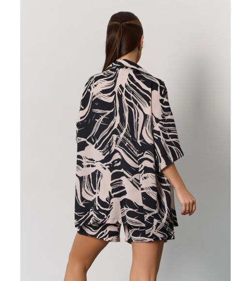 Черно-бежевый костюм со свободной рубашкой и шортами