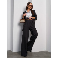 Черный брючный костюм с удлиненным пиджаком