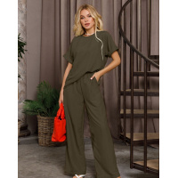 Темно-зеленый свободный брючный костюм с футболкой