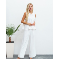 Белый брючный костюм из текстурированного крепа