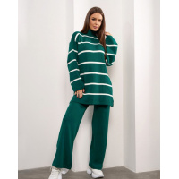 Зеленый свободный брючный костюм в полоску