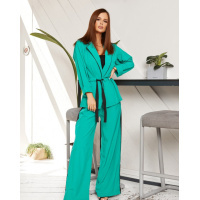 Зеленый костюм на кулиске