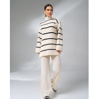 Молочный свободный брючный костюм в полоску