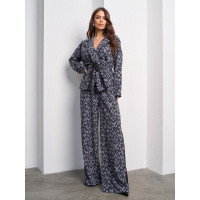 Серый принтованный костюм-кимоно с лампасами