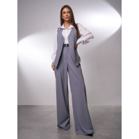 Серый полосатый костюм с жилеткой