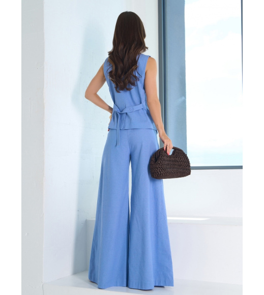 Голубой льняной костюм с брюками палаццо