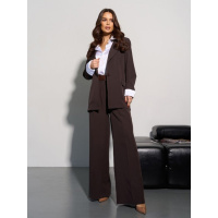 Темно-коричневый брючный костюм с пиджаком