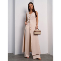 Светло-бежевый брючный костюм с длинной туникой