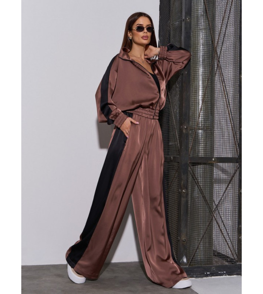 Коричневый шелковый костюм на молнии