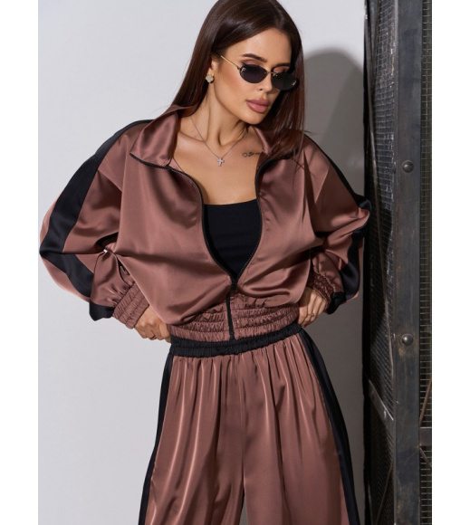 Коричневый шелковый костюм на молнии