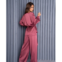 Шелковый темно-розовый костюм в пижамном стиле