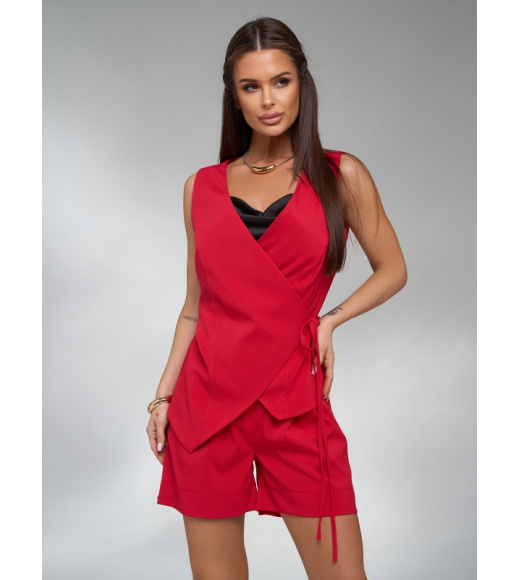 Красный льняной костюм с асимметричным жилетом