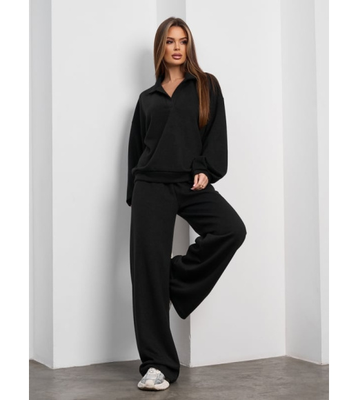 Черный ангоровый костюм с V-образной горловиной