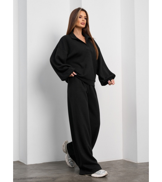 Черный ангоровый костюм с V-образной горловиной