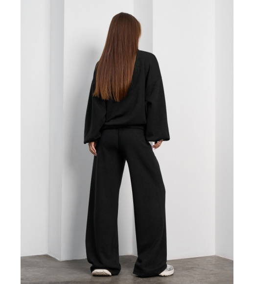 Черный ангоровый костюм с V-образной горловиной