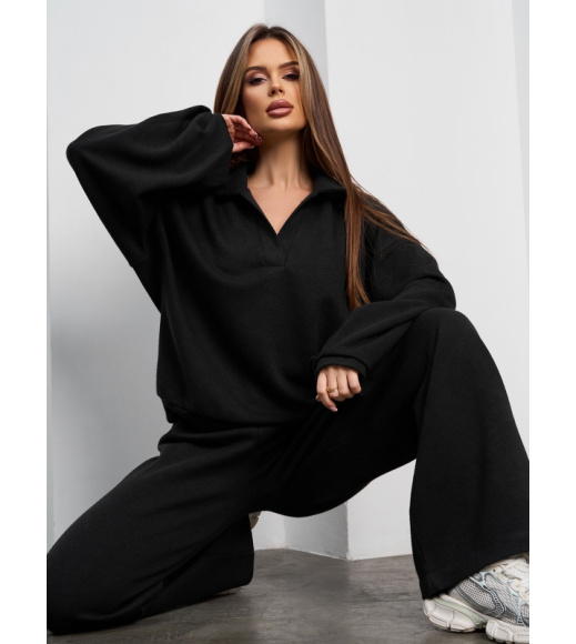 Черный ангоровый костюм с V-образной горловиной