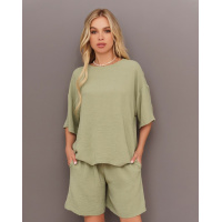 Свободный костюм цвета хаки с шортами