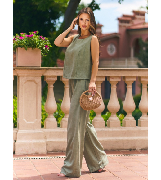 Льняной оливковый костюм с широкими брюками