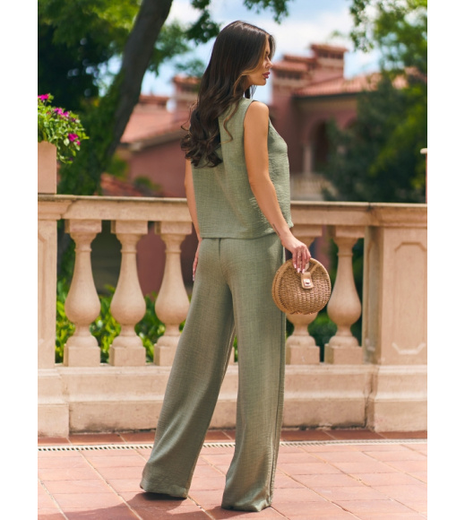 Льняной оливковый костюм с широкими брюками