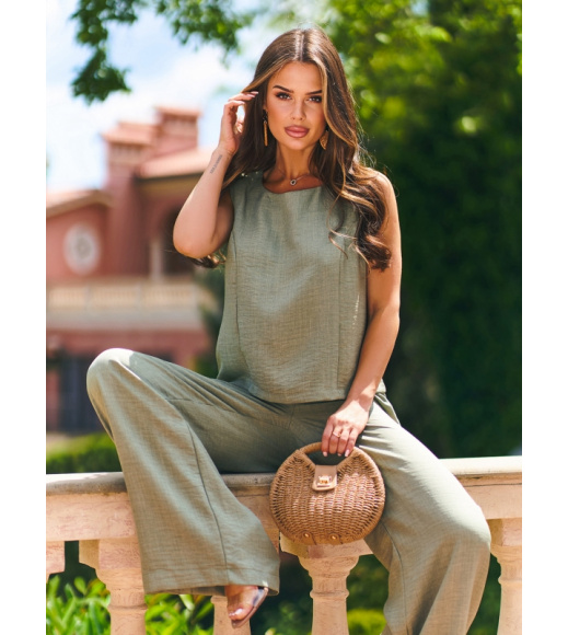 Льняной оливковый костюм с широкими брюками