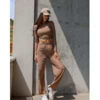 Бежевый трикотажный костюм с топом
